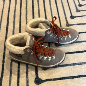 Sorel Out N About 7.5 - worn a few times!